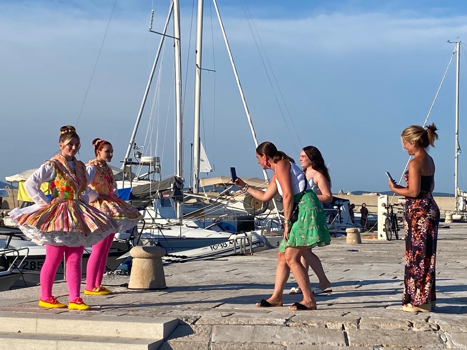 FUTURES BLOG: Otočne priče: Susak – iseljeničke fešte